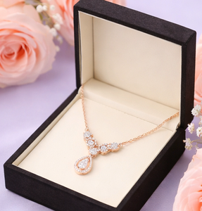 สร้อยคอจี้รูปผีเสื้อประดับเพชรสามเม็ดทรงวงแหวน ทองคำขาว 14K สุดหรู เครื่องประดับชั้นดีสำหรับผู้หญิง ของขวัญวันครบรอบ รุ่นใหม่ล่าสุด - Product Image 4