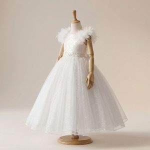 Vestido de Niña para Dama de Honor, Estilo Boutique, Elegante, Color Blanco, con Plumas en los Hombros, Falda de Tul Brillante, para Boda o Primera Comunión - Product Image 2