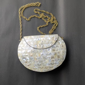 Pochette en sergé naturel écologique, magnifiquement faite à la main avec sangle en chaîne pour la décoration de mariages et de fêtes - Product Image 2