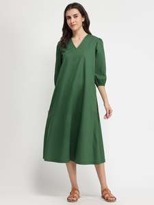 Robe midi à col en V, coupe trapèze, manches trois quarts bouffantes, en coton vert uni, décontractée, coupe ample, tissu respirant, pour usage quotidien - Product Image 2