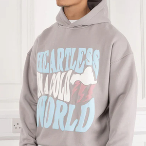 Sudadera con Capucha Bordada y Estampada Heartless in a Cold World, Unisex, Corte Regular, Informal, de Algodón Gris, para Invierno - Product Image 3