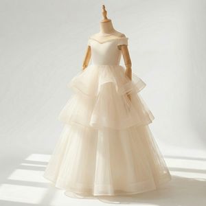 ชุดเดรสเด็กผู้หญิงสีงาช้างหรูหราแบบเปิดไหล่พร้อมชายกระโปรงยาวสำหรับงานแต่งงานและพิธีการสุดหรู - Product Image 3