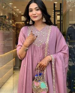 Ensemble haut brodé en chinon et bas en viscose pour femme, avec micro-dupatta en chinon entièrement brodé et dentelle, tenue ethnique de soirée - Product Image 3