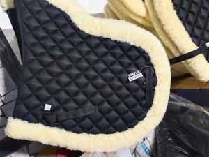 Bluhorse - Almohadilla de Montura para Caballo de Alta Calidad en Color Negro, Fabricada en Tela de Algodón Ajustable y Duradera, con Forro de Piel Sintética y Nailon - Product Image 6