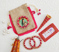 Panier-cadeau de mariage pour demoiselle d'honneur Maharani Potli en jute Cônes de henné Feuille de bindi Bracelets Mode écologique Été Printemps
