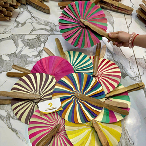 Ventilador Artesanal de Hoja de Palma Hecho en Vietnam para Decoración de Eventos de Verano con Impresión de Logotipo OEM - Product Image 1
