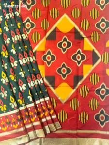 Sari en soie PochamPally pour occasions spéciales avec motif tissé Meena et Zari sur toute la surface - Collection Saree Love avec pallu contrastant et blouse - Product Image 3