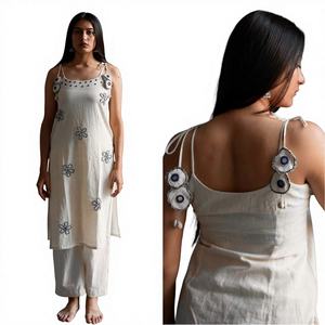 Conjunto Kurta de 3 Piezas Moderno, Elegante y Cómodo, Conjunto Estiloso que Incluye una Camiseta Ajustada y un Pantalón Coordinado para Fiestas - Product Image 1