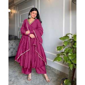 ชุดเดรสสั้นตัดเย็บด้วยไวน์ดูปองตาเลีย - Product Image 1