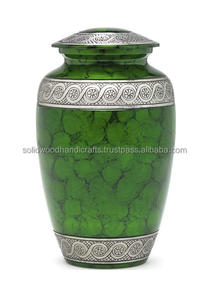 Urnas Funerarias Decorativas de Latón Hechas a Mano para Hombres y Mujeres - Product Image 3