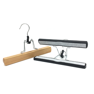 Cintres en bois avec pinces, crochet en acier inoxydable, antidérapants, anti-empreintes, pinces pour jupes, cintres en bois avec logo - Product Image 3