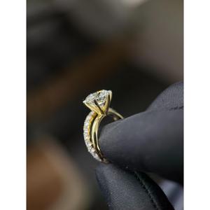Anillo de Diamantes de Calidad Premium con un Brillante Corte Redondo para Novias, Accesorios de Moda y Regalos - Product Image 5