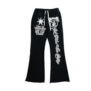 Conjunto Deportivo Premium para Hombre, Invierno, con Logotipo Personalizado, 2 Piezas, Sudadera Corta Cortavientos y Pantalones Acampanados para Uso Diario, Maqueta Gratuita - Product Image 6