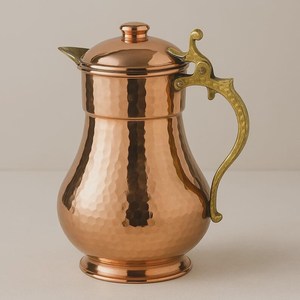 Carafe à eau en cuivre martelé à la main avec un attrait artisanal classique - Product Image 2