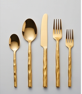 Ensemble de couverts martelés dorés en acier inoxydable moderne pour table à manger et occasions de mariage, compatible lave-vaisselle - Product Image 1