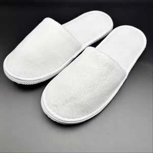 GlobeLink Pantoufles d'hôtel jetables à bout fermé en polaire corail, les plus vendues - Product Image 3