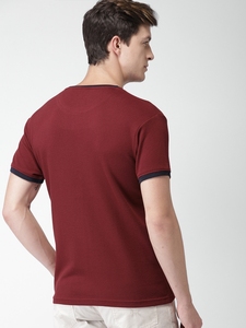 T-shirt en tricot rouge pour homme, coupe ajustée, avec bordure contrastée, manches courtes, col rond, vêtement décontracté - Product Image 5