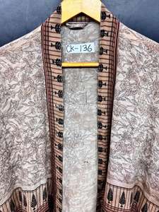 Robe kimono en crêpe de soie de luxe pour femmes, faite à la main |   Écharpe en soie Sari à taille haute élastique avec motif floral |   Logo avant |   Vintage - Product Image 2