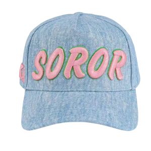หมวกแก๊ปยีนส์ AKA Light Denim Soror สีฟ้าอ่อน ปรับขนาดได้ พร้อมตัวอักษรปักสีชมพู หมวกเบสบอลลำลองสำหรับกิจกรรมกลางแจ้ง - Product Image 1