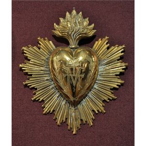 Art mural décoratif artisanal en laiton, figurine dévotionnelle Ex Voto Cœur Sacré enflammé pour autel d'église catholique et maison religieuse - Product Image 1