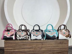 Bolso de viaje pequeño de cuero repujado estilo vaquero occidental para mujer, bandolera, bolso de mano tipo Speedy, bolso boutique, para viajes cortos - Product Image 5