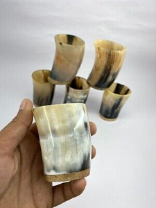 Vaso de chupito de cuerno tallado a mano para eventos de juego de rol de fantasía. Vaso de chupito vikingo personalizado para fanáticos de Juego de Tronos. Artesanía natural. - Product Image 2