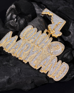 Pendentif personnalisé Hip Hop de luxe en argent sterling plaqué or 18 carats avec lettres initiales, serti de moissanite VVS - Product Image 1