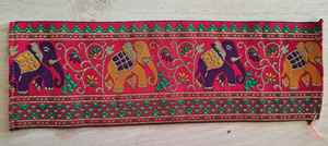 Encaje Rapiyar premium con diseño elegante y acabado fino para decoración de prendas. - Product Image 4