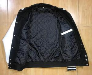 Veste varsity noire pour homme avec manches blanches, logo PPS brodé, col rabattu, coupe-vent, vêtement d'automne - Product Image 2