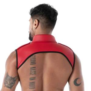 Harnais de poitrine en similicuir rouge pour homme, réglable, respirant, éco-responsable, style fetish, avec lacets - Product Image 6