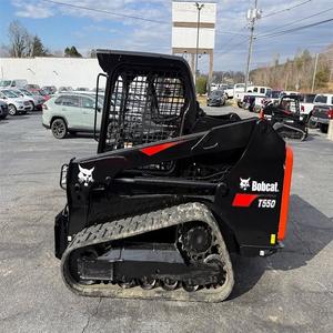 Cargadora compacta sobre orugas Bobcat T550 en venta. Máquina de primera calidad diseñada para proyectos de construcción, paisajismo y agricultura. - Product Image 3