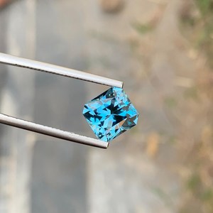 พลอยแท้ HASNAIN GEMS London Blue Topaz รูปทรงสี่เหลี่ยมแบบ Octagon Cut ขนาดปรับเทียบแล้ว ขายส่งจำนวนมาก - Product Image 4