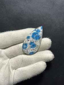 Cabochon en jaspe K2 naturel, pierre précieuse artisanale pour la fabrication de bijoux, pierre à taches bleues, 51,40 ct, 45x23x6 mm - Product Image 3