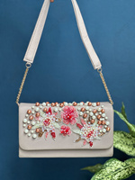 Pochette de soirée bohème de luxe à fleurs et perles, sac à main de créateur brodé de perles pour femme, idéal pour les mariages et cocktails d'été