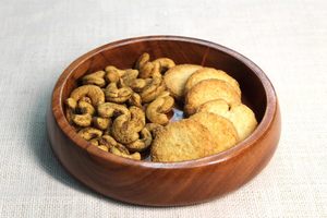Bol à salade en bois poli artisanal de qualité supérieure, bord naturel, minimaliste, compatible lave-vaisselle, bol de service pour fruits, écologique - Product Image 6