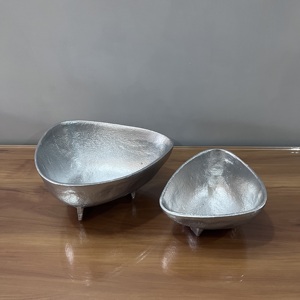 Juego de 2 Cuencos Decorativos Ovalados de Aluminio Hechos a Mano, Acabado Plateado, Cuenco para Servir Texturizado con Patas, Centro de Mesa para Decoración del Hogar - Product Image 2