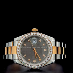 Reloj de oro rosa bicolor con esfera color chocolate, bisel con diamantes y función de fecha automática, y bisel con diamante moissanita VVS de 3 quilates. - Product Image 2