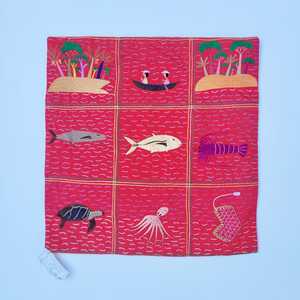 Funda de cojín bordada a mano: Decoración del hogar de Madagascar - Product Image 3
