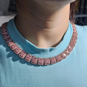 Collier tennis Moissanite rose taille émeraude avec halo, bijou de luxe serti de pierres, élégant cadeau pour femme, idéal pour mariée - Product Image 2