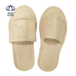 Pantuflas Premium MOST WANTED 2026, Calzado Interior Suave, Cómodo para Caminar y Relajarse en Casa - Product Image 1