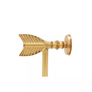 Sujetalibros con Forma de Flecha Chapados en Oro, Accesorio Decorativo de Metal Escultural para Oficina y Hogar, Estilo Moderno, 2 Piezas - Product Image 3