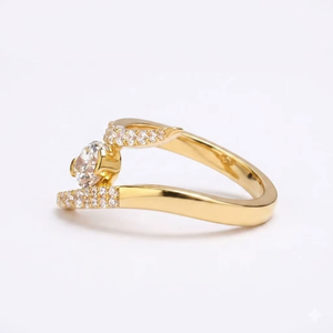 Bague de fiançailles minimaliste en or 18 carats avec diamant de laboratoire taille poire 1 carat, anneau ouvert à branches fendues et pavé, bijoux de mariage - Product Image 4