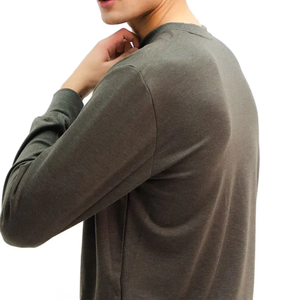 Sweat-shirt en coton tricoté à col rond pour homme, coupe classique, couleur unie, vêtement décontracté pour l'automne - Product Image 3