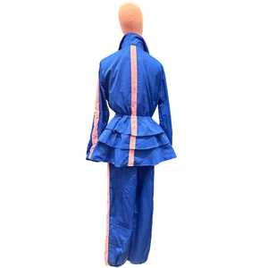 Ensemble de survêtement décontracté deux pièces pour femme avec veste à volants, manches longues et fermeture éclair sur le devant, vêtements de sport, logo personnalisé, vente en gros - Product Image 2