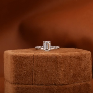 แหวนหมั้นเพชรรูปดาวสีทอง18K แหวนหมั้นเพชรที่โตขึ้นประดับด้วยหินสีทองทันสมัย - Product Image 2