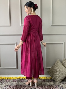 Conjunto de Kurti Elegante para Mujer Zarna Fatema, Bordado, de Seda Vichitra, para Bodas y Fiestas, Incluye Vestido y Pantalón - Product Image 5