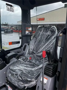 Mini-excavatrice Kubota KX033-4 de 3 tonnes, compacte et puissante, modèle 2025, idéale pour la construction, avec garantie d'un an et accessoire godet. - Product Image 2