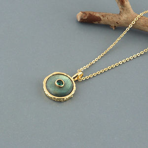 Collar de cadena con colgante redondo de labradorita de piedra natural, estilo hip hop, chapado en oro de 18k, con textura y marco de collet. - Product Image 3