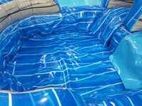 Vente flash d'été : Toboggan aquatique gonflable avec quatre pistes et piscine, en promotion