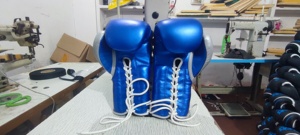Gants de boxe professionnels en cuir blanc et noir, à lacets, avec sangle de poignet réglable pour adultes, gants à lacets pour boxeurs - Product Image 4